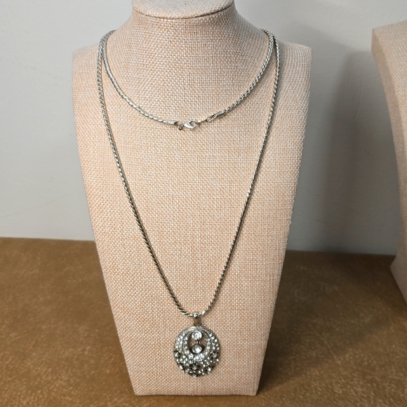 Silver tone pendant - Picture 1 of 8